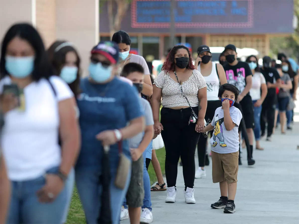 U.S. COVID-19 tests again in short supply as infections soar, schools reopen
