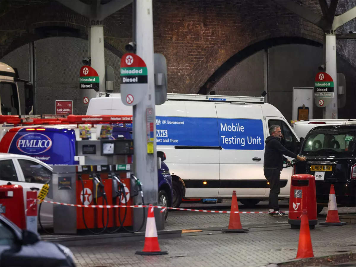 UK mulls calling in army to help ease gas shortages at pumps