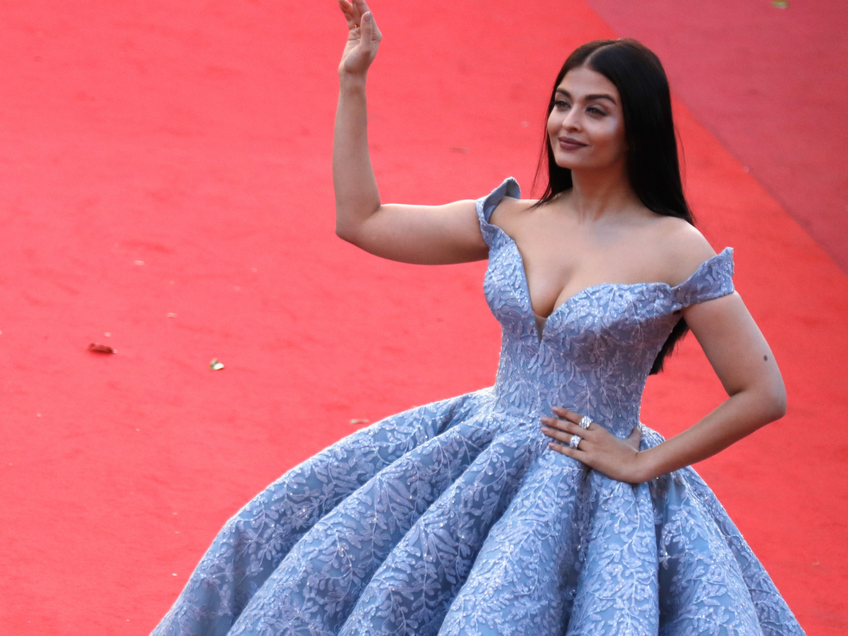 Cannes 2017: After 'Disney Princess look', Aishwarya Rai opts for an  all-black ensemble – Firstpost