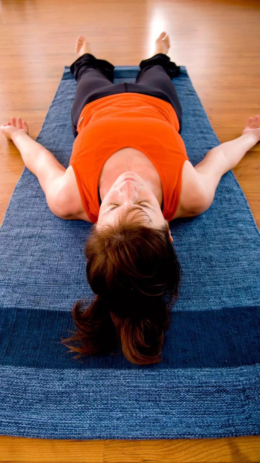Easy Everyday Morning Yoga - Try This In-Bed Yoga Routine — Alo Moves