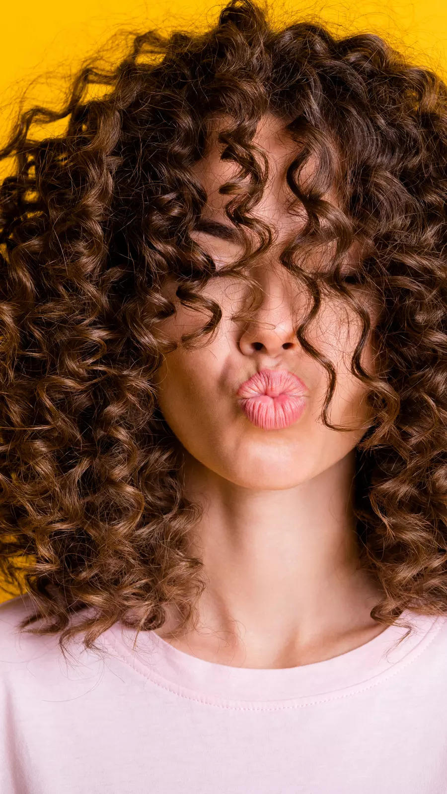 Tips to manage frizzy hair during monsoon | EconomicTimes