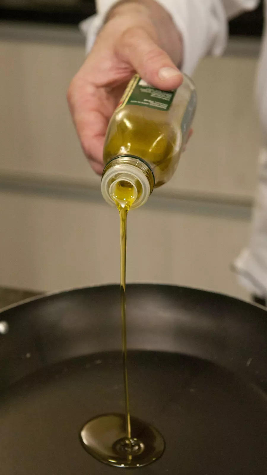 Which oil is better for cooking, mustard oil or rice bran oil