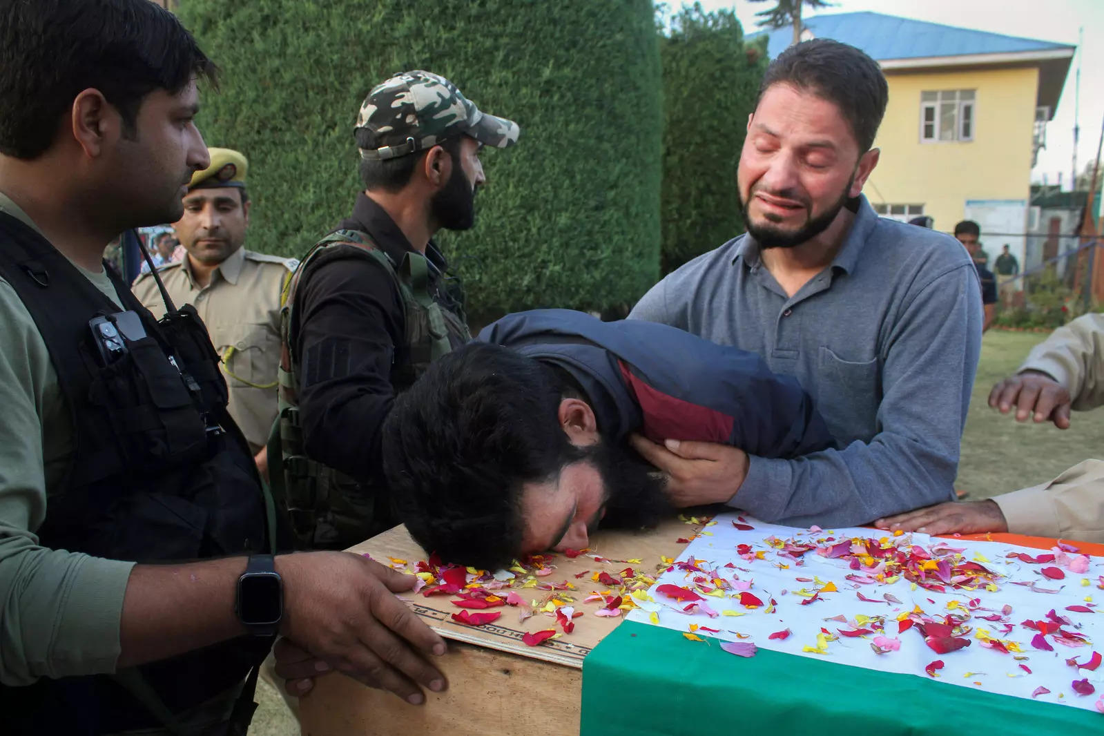 Policeman killed, CRPF jawan injured in J&K militant attack