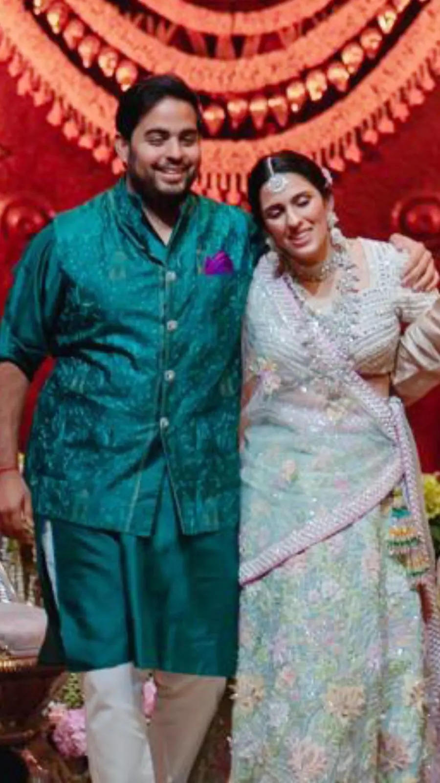 Isha Ambani Borrowed 'Bhabhi', Shloka Mehta's Floral Attire For A Wedding  And Carried It With Grace