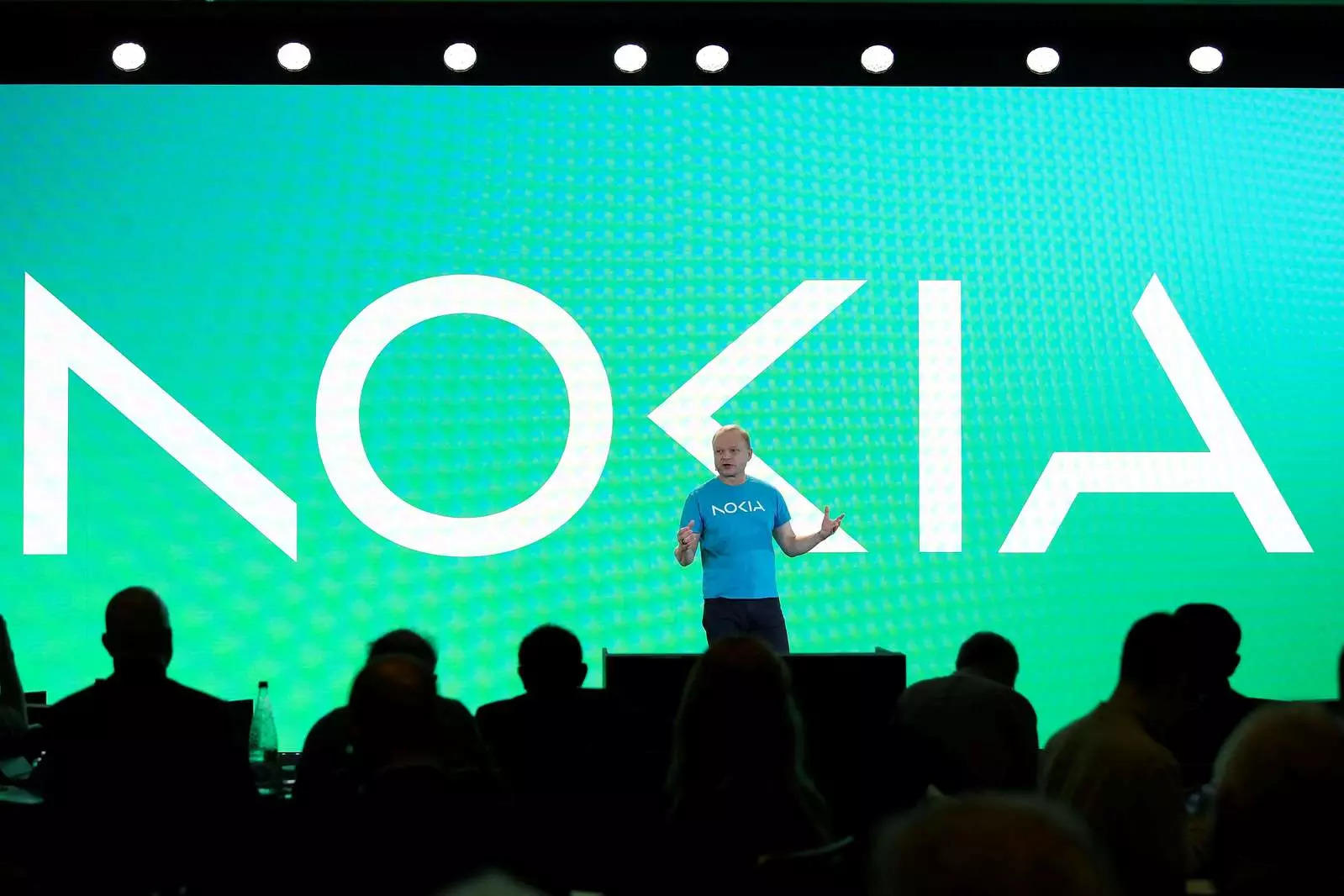 Nokia changes iconic logo to signal strategy shift