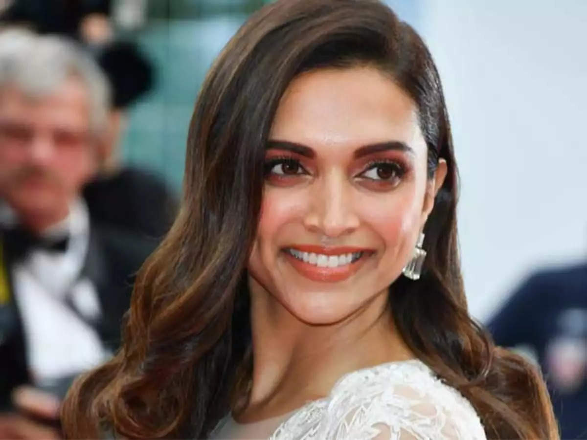 Deepika Padukone spotted at Mumbai airport in stylish outfit, walks past Jason Derulo without noticing him