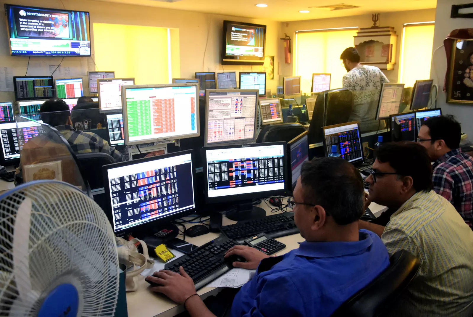 Sensex Today Et Market Watch Sensex Nifty End Flat In Volatile Trade Auto Realty Q Results