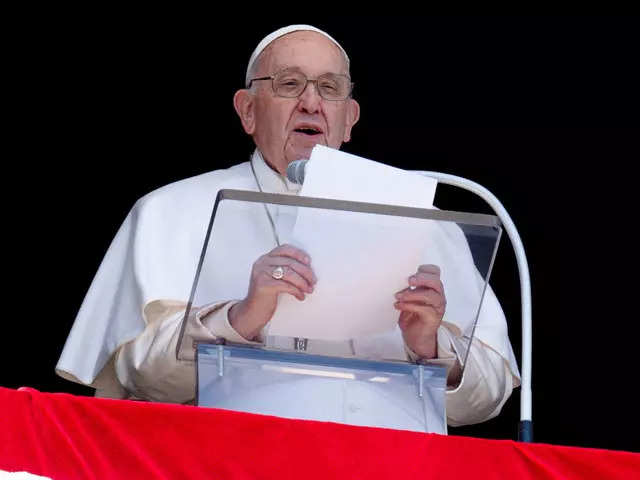 Watch: Pope Francis prays for peace in N. Ireland, Ukraine