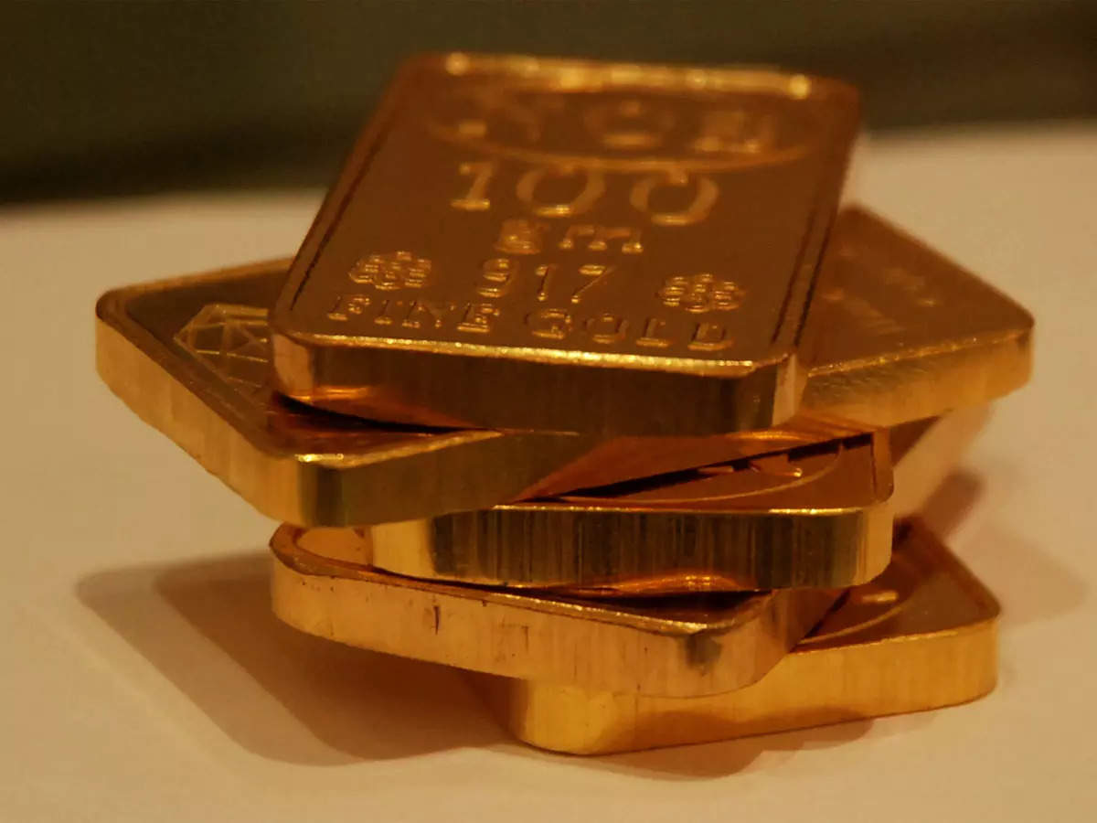 Gold pulls back after brief run to $2,000 on US banking woes