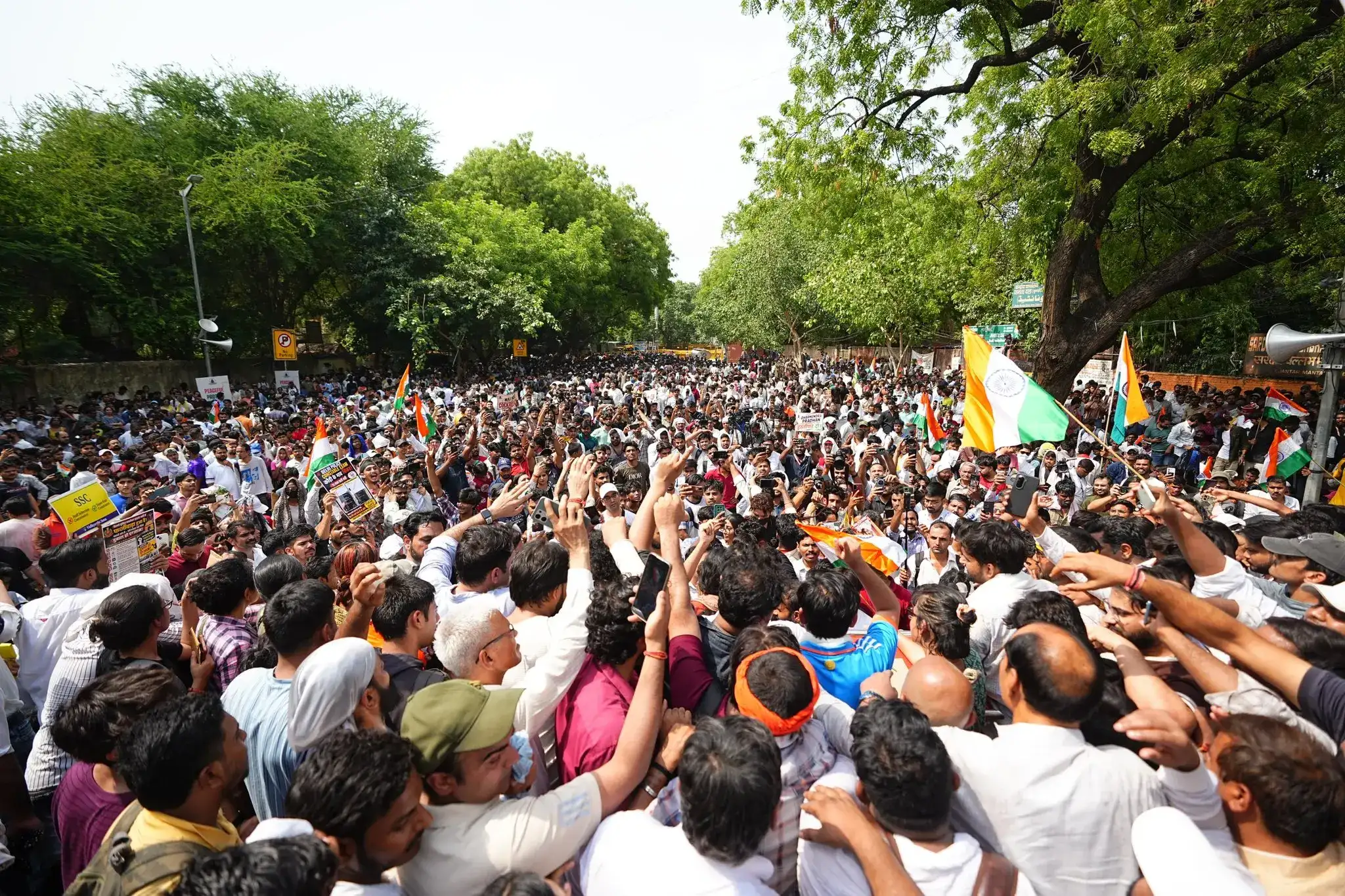 Cockroach Janta Party Protest Live Updates: 'Not only exam or education, change needs to be in all systems,' says Sonam Wangchuk as Cockroach Janta Party protests at Jantar Mantar - The Economic