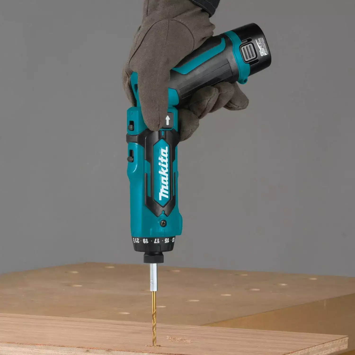 Image for Makita7.2VLithium-IonCordlessBatteryPowered14HexDriver-DrillKitwithAuto-StopClutch