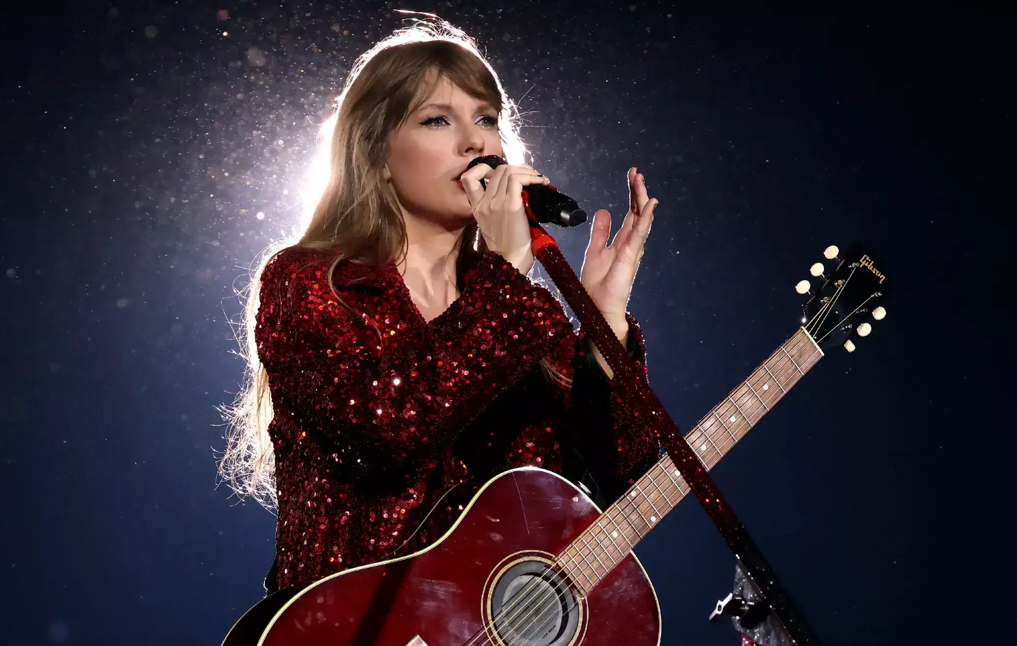 Taylor Swift performs 'Dear John' for first time since 2012