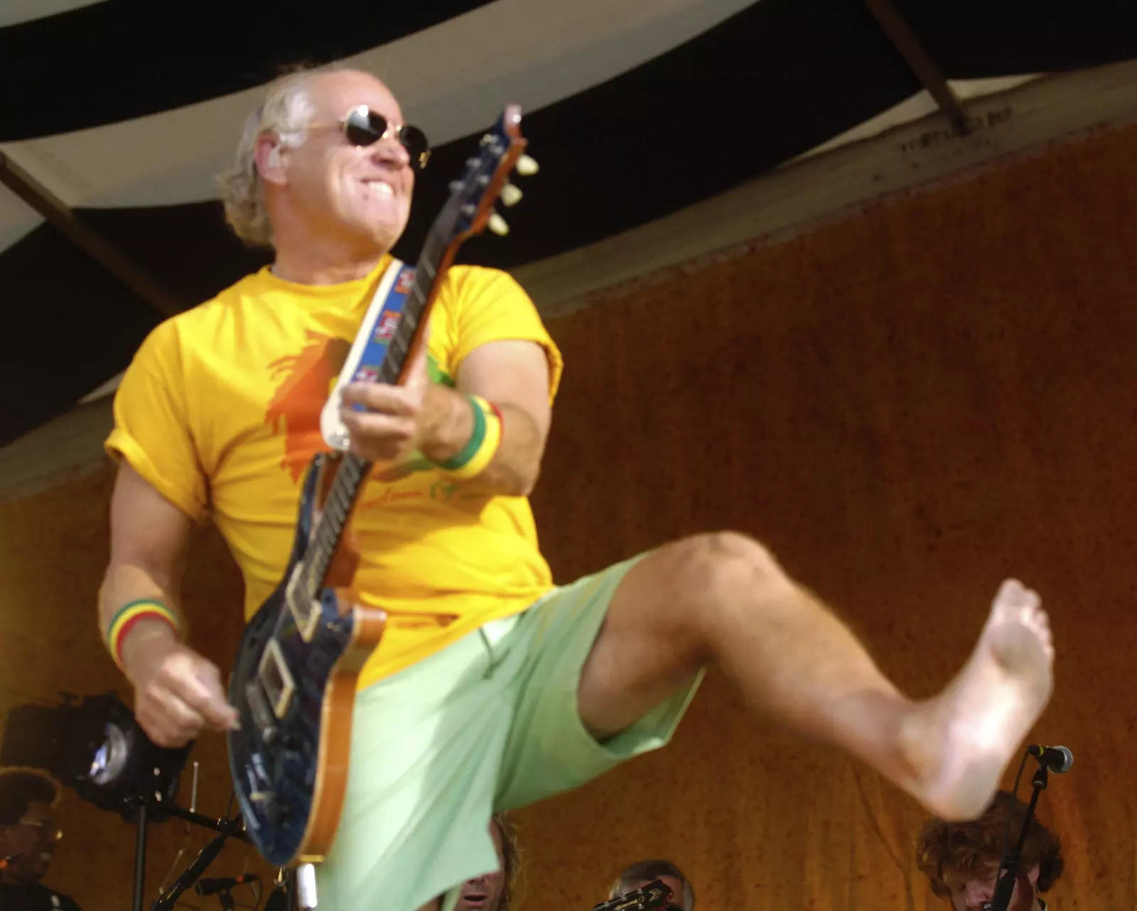 FILE - Jimmy Buffett thanks the capacity crowd at the Coffee