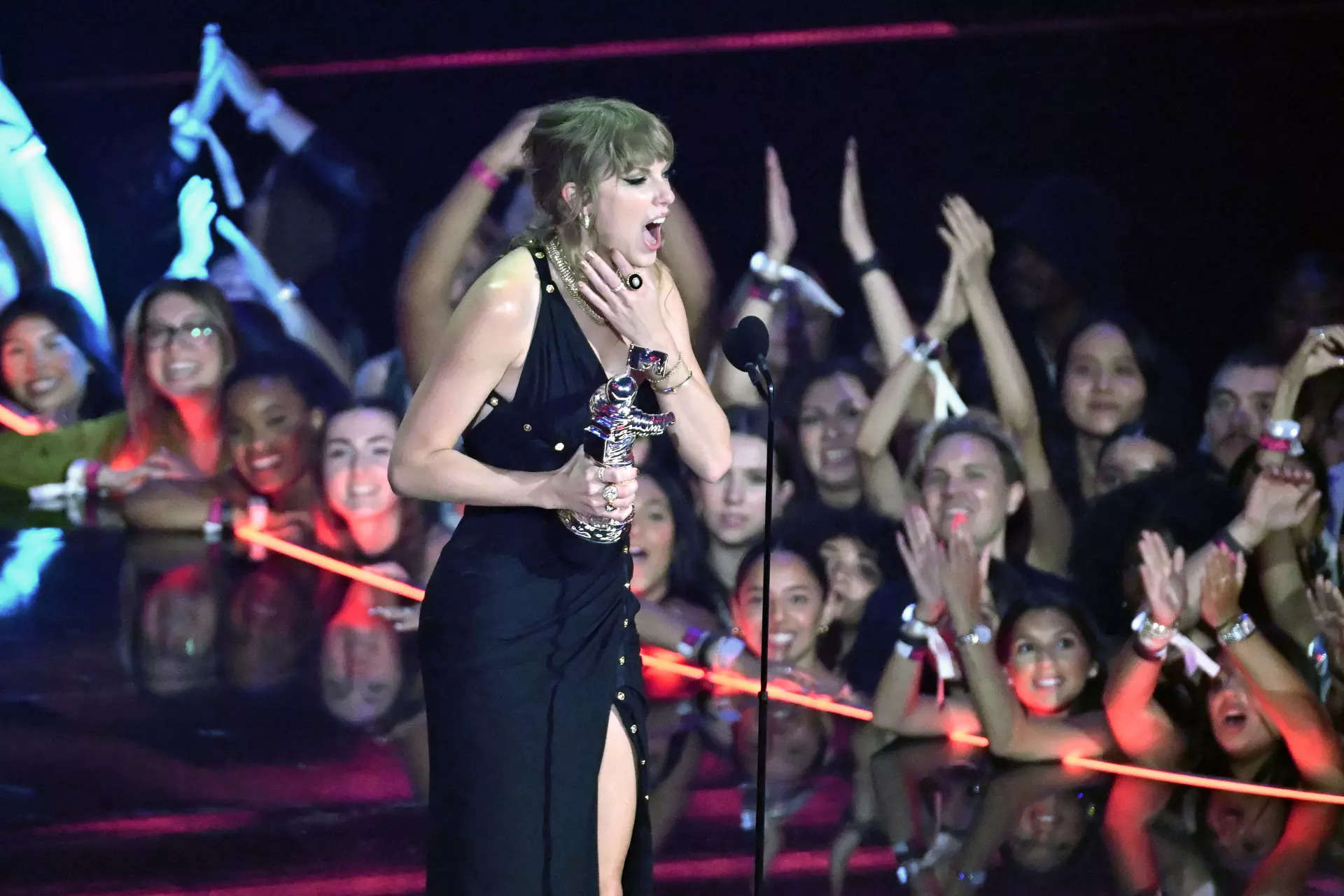 Taylor Swift Bags Another Amazing MTV VMAs 2023 Award