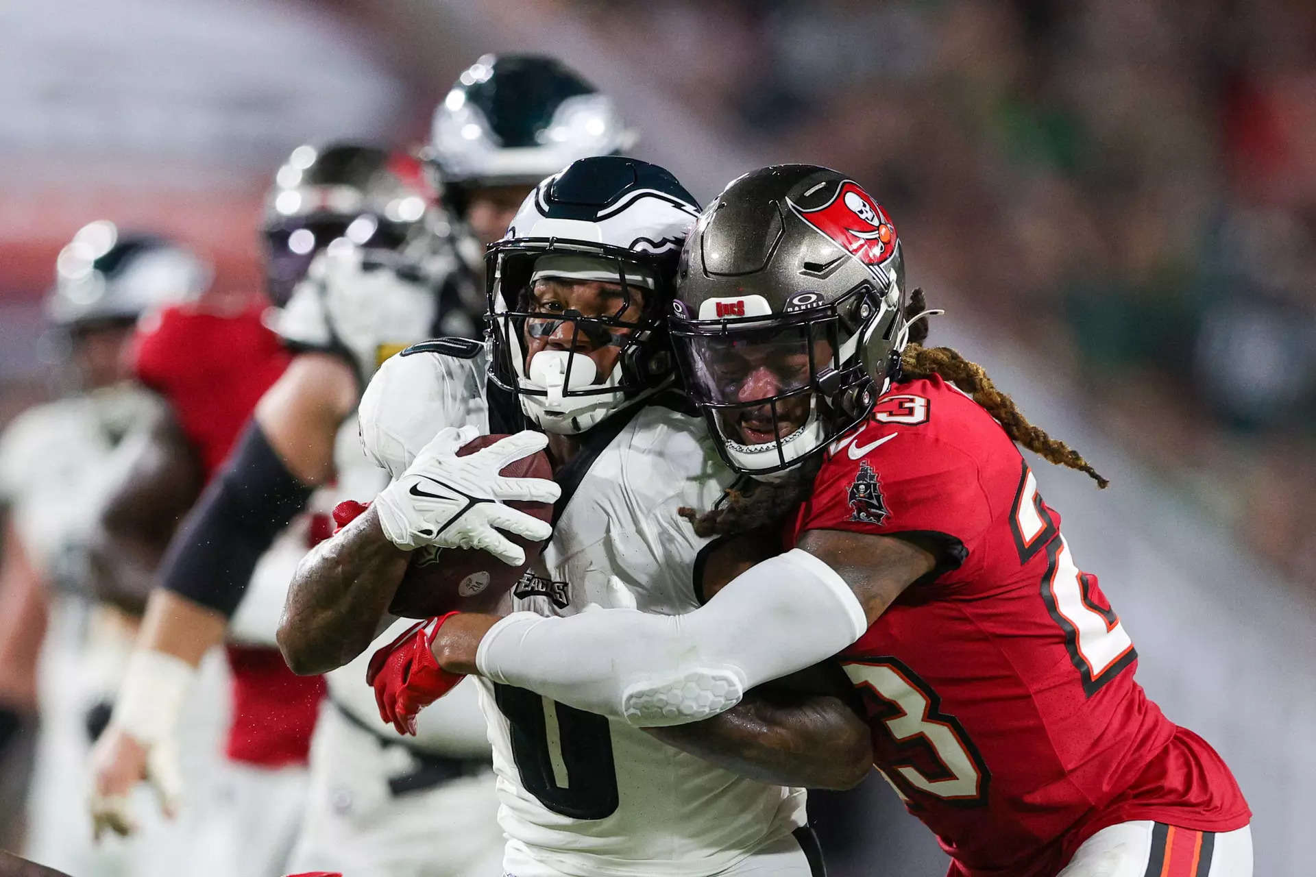 Jalen Hurts throws for TD, runs for another as Eagles thump Buccaneers  25-11 to remain unbeaten - ABC News