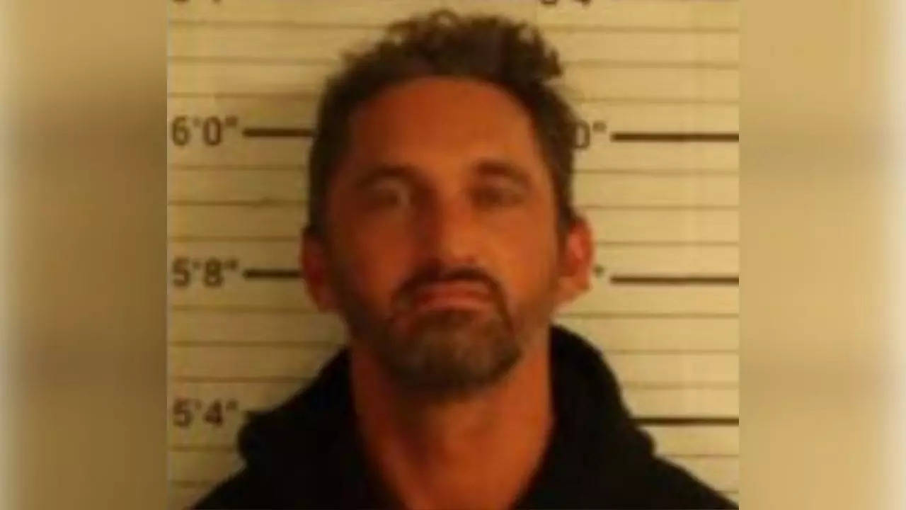 TV personality pastor Steven Flockhart arrested for identity theft and merchandise theft 