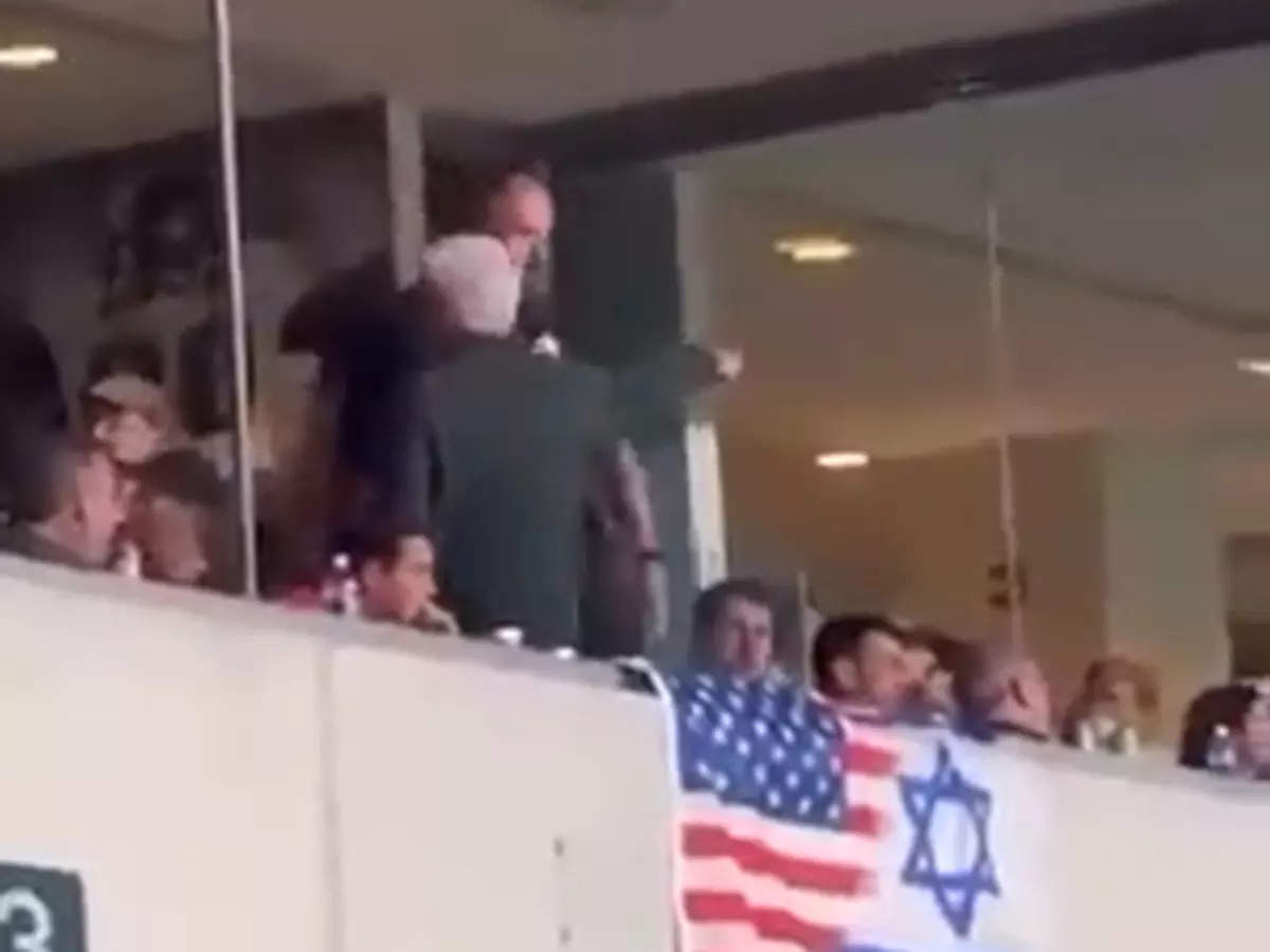 George Norcross threatens to sue ​Philadelphia Eagles over ejection for displaying Israeli flag 