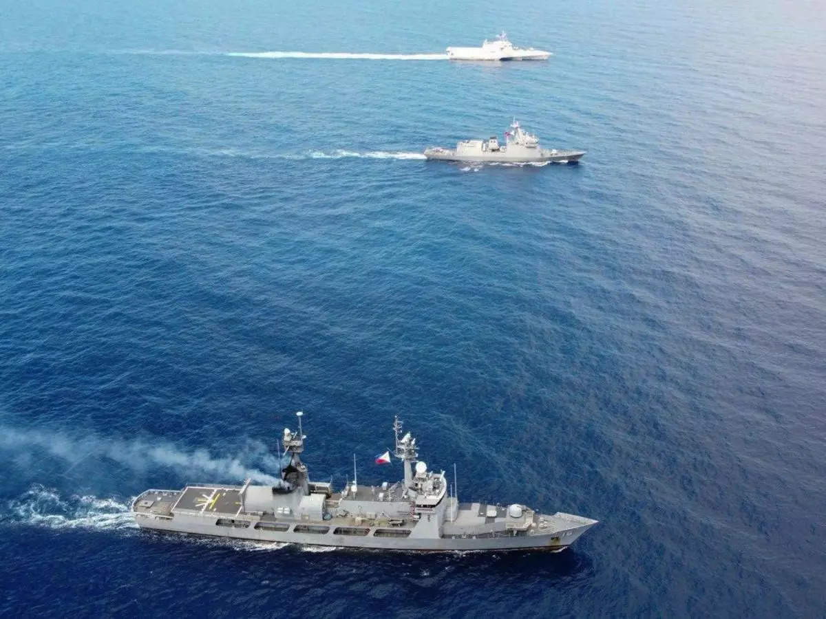 Chinese official warns Australia on navy movements in East, South China Seas 