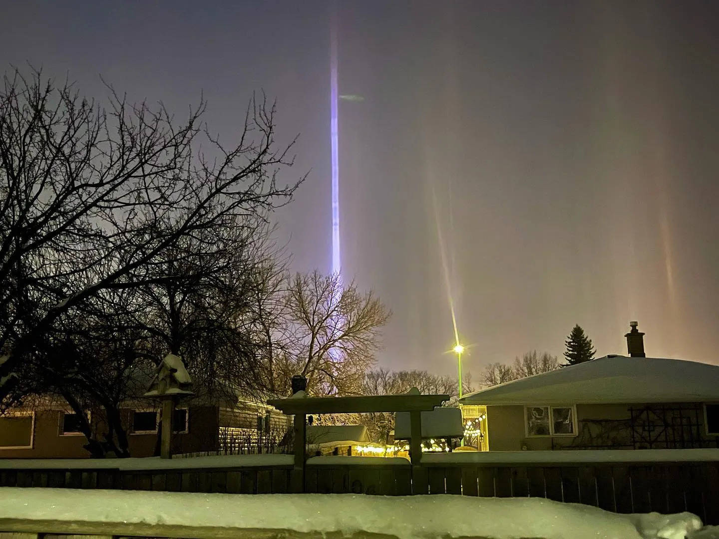 Canada night sky dazzles with stunning light pillars. What are these? 