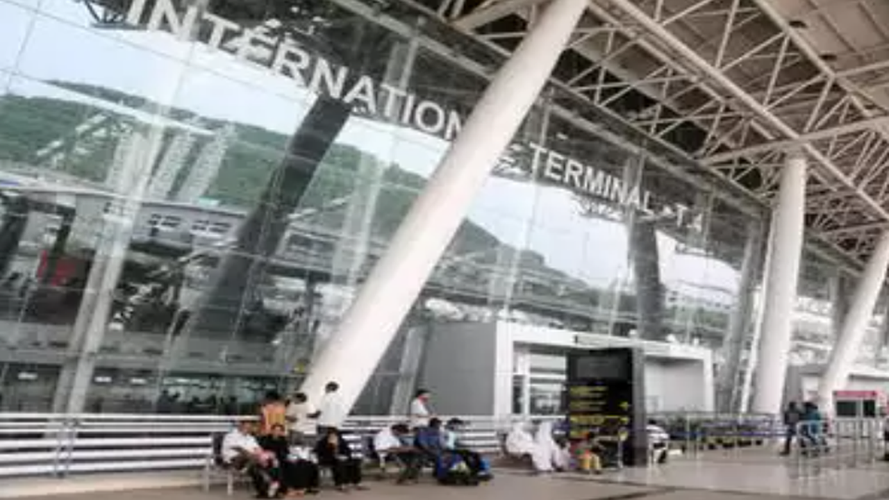 Cyclone Michaung: Chennai airport shuts operations till 11 pm 