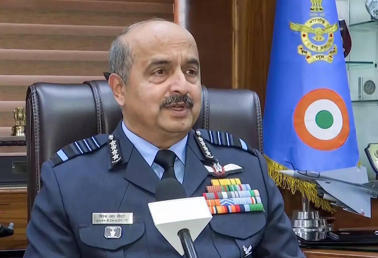 IAF chief urges commanders to keep pace with global tech developments 