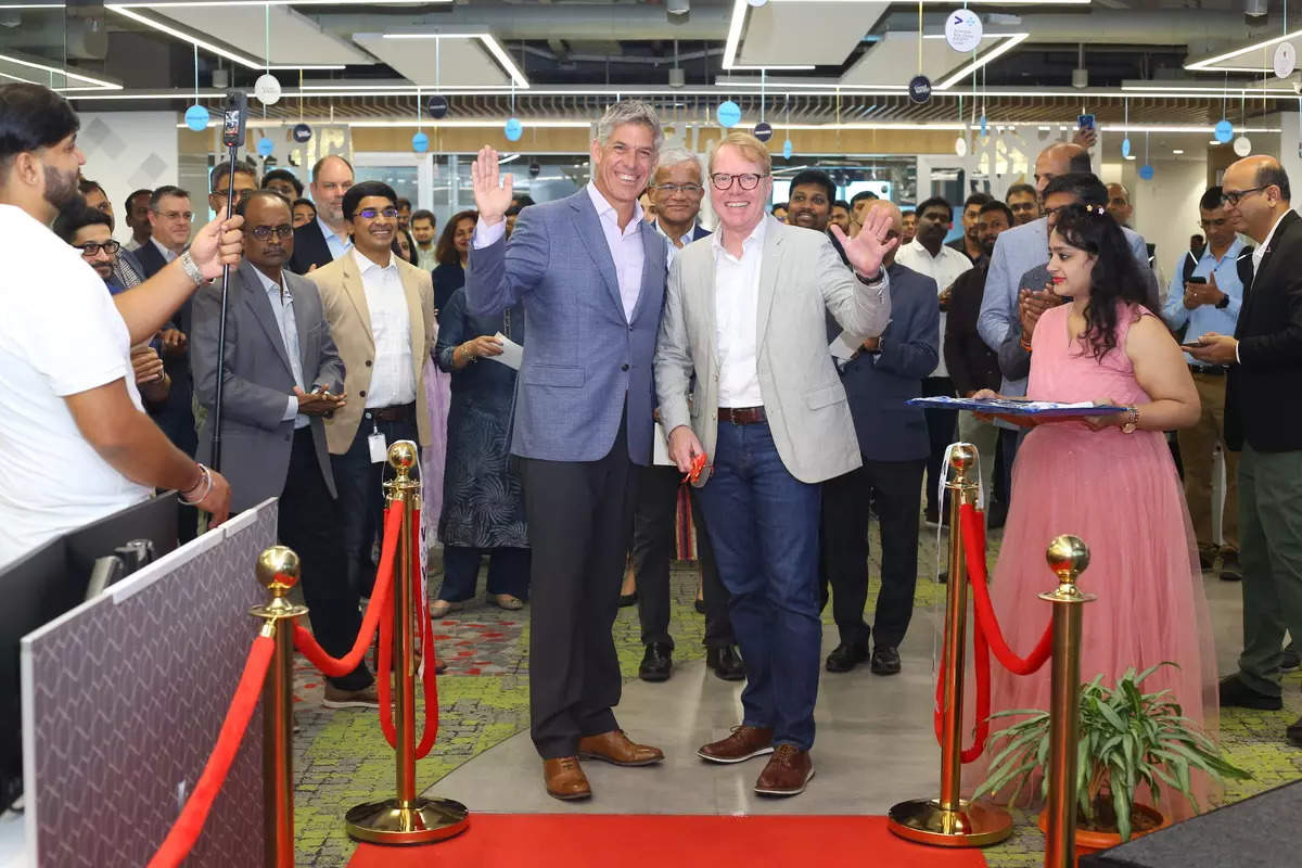 Accenture and Blue Yonder celebrate opening of collaboration centers 