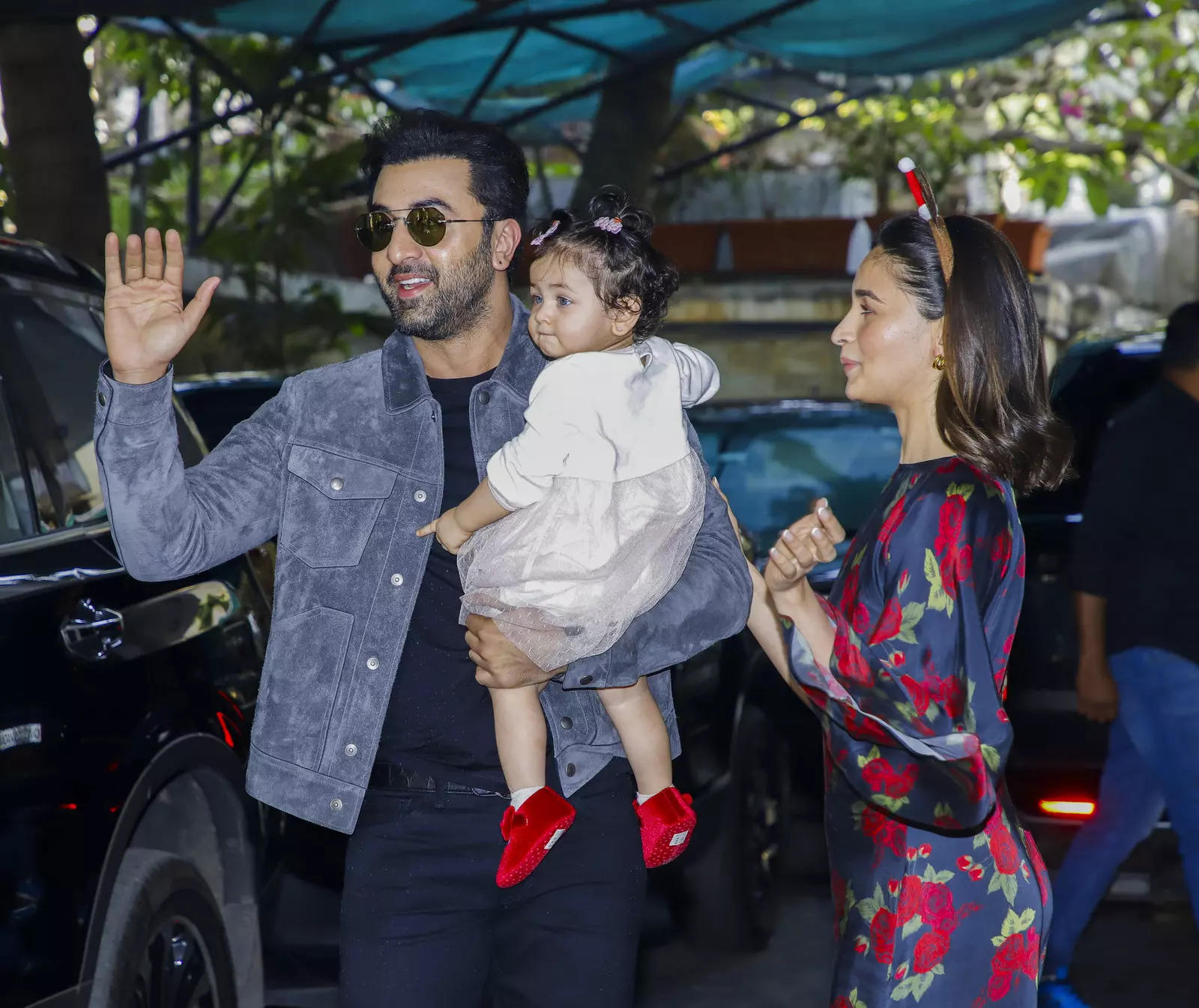Alia Bhatt, Ranbir Kapoor reveal daughter Raha's face for the first time.  See adorable pics here - The Economic Times