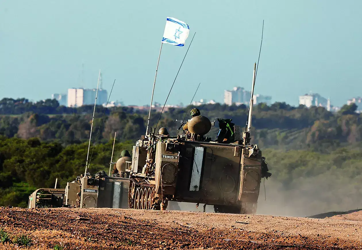 Israeli tanks batter hospital districts in Khan Younis