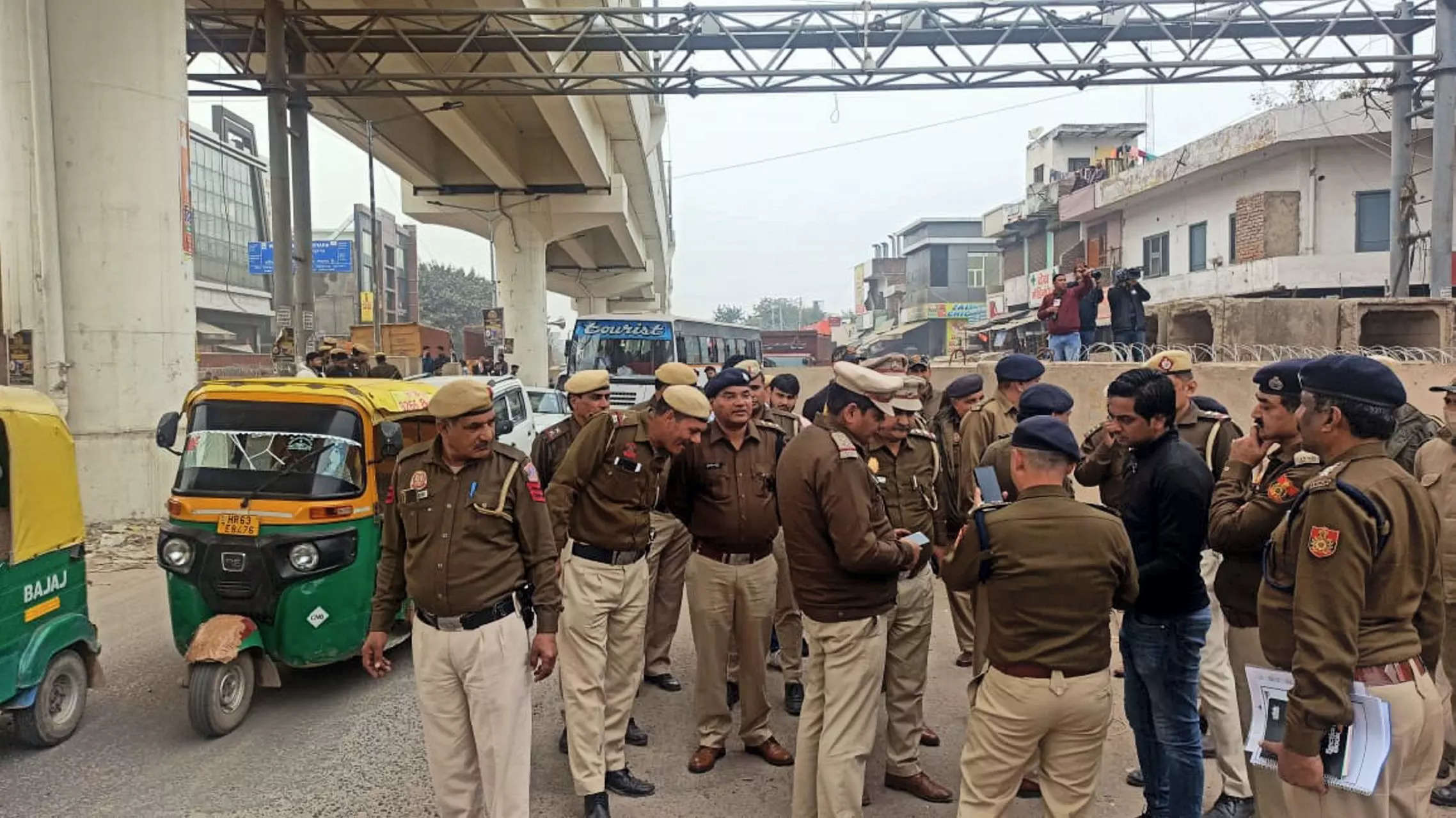 Day ahead of farmers' march, police beef up security at Delhi borders 