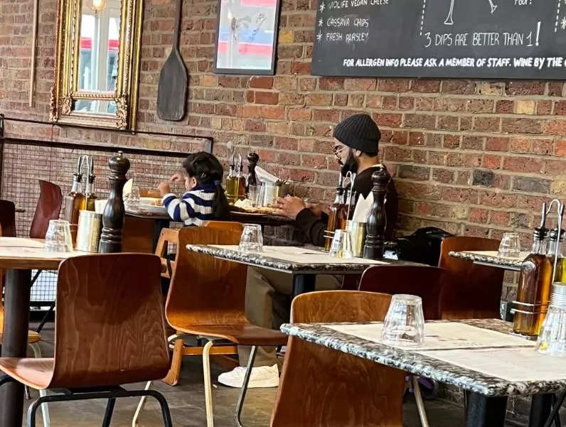Virat Kohli viral photo: Internet abuzz abuzz after cricketer spotted at London restaurant with daughter Vamika 