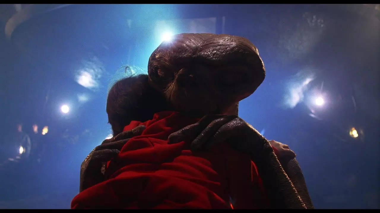E.T: The Return to Earth -  Is Spielberg making a sequel with Henry Thomas and Drew Barrymore? 