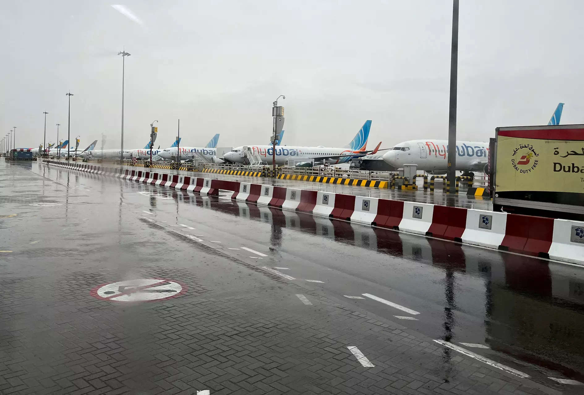 Dubai Airport disrupts flights amid heavy rains and flooding in UAE