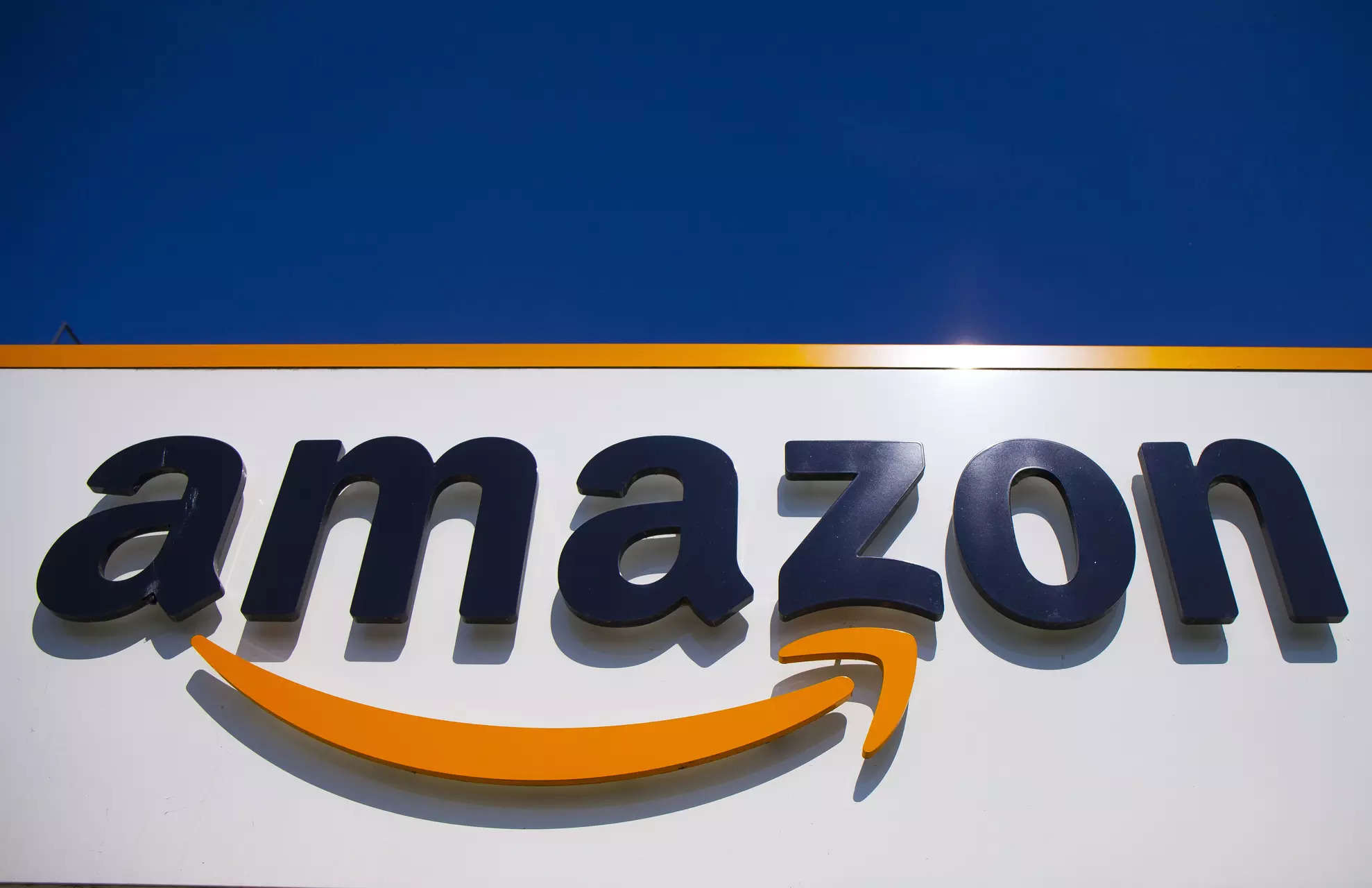 Amazon to push cashierless shopping tech into more third-party stores, while backing off itself 