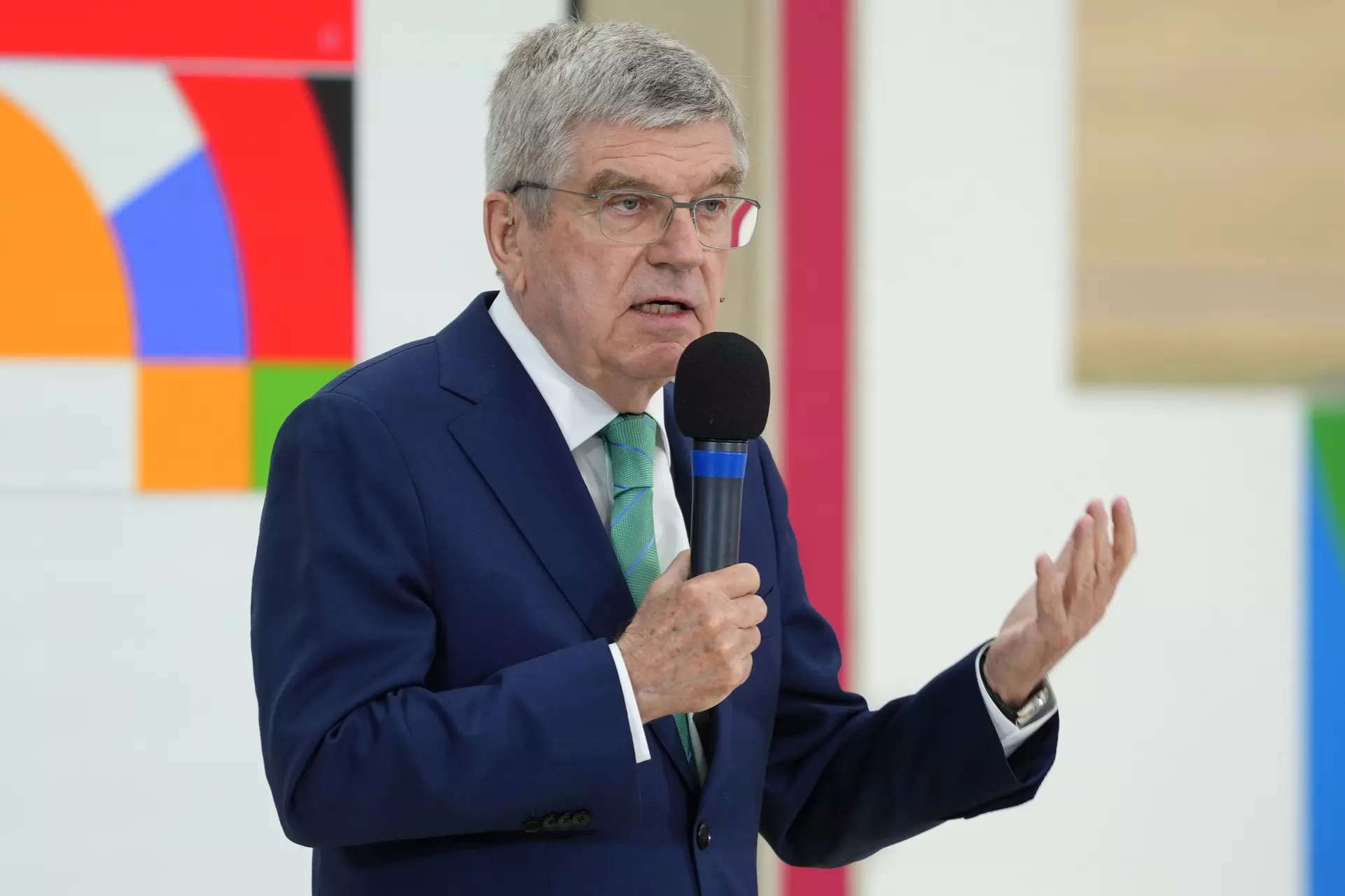 Olympics boss Thomas Bach distances himself from athletics prize money move 