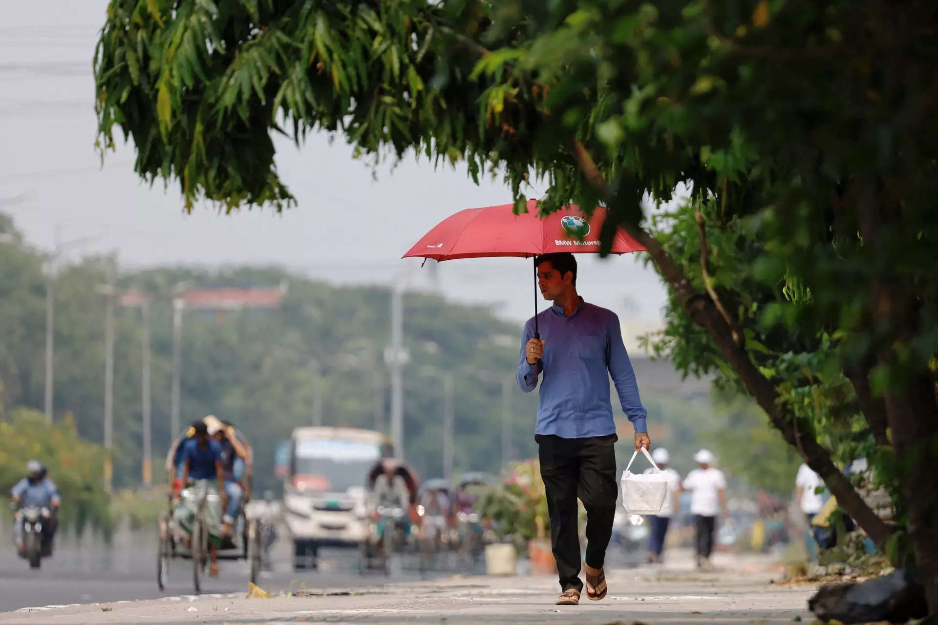 As Andhra Pradesh bakes in 46 degrees temperature, IMD extends heatwave warning for many states 