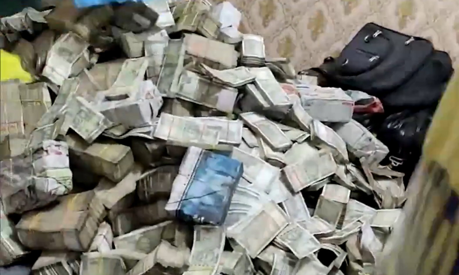 ED recovers over Rs 20 crore in cash during raids from Jharkhand Minister Alamgir Alam's aide 