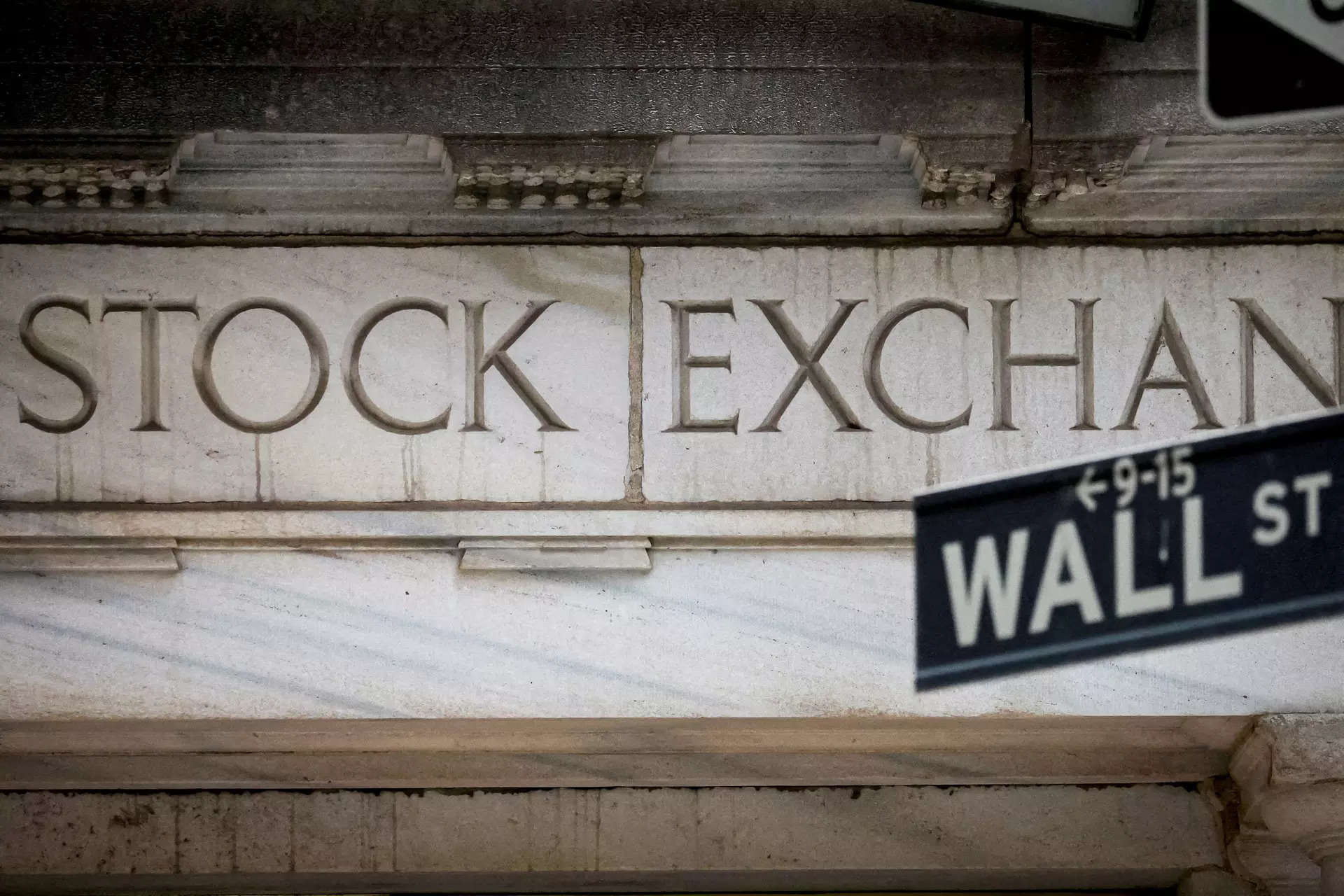 Wall Street rises on growing hopes for Fed rate cuts