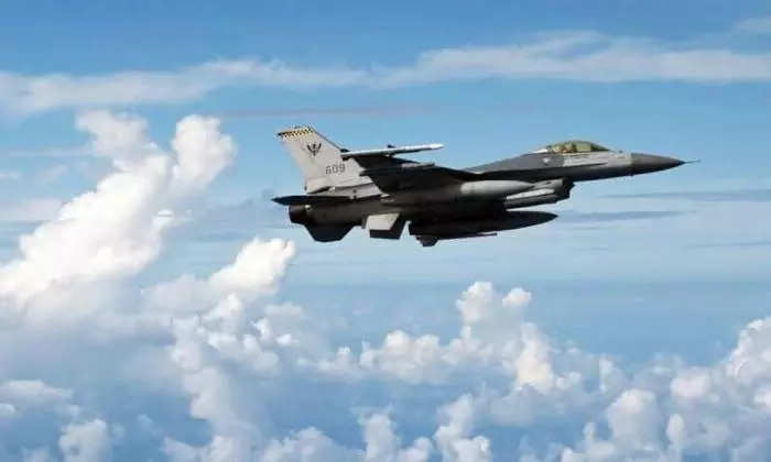 F-16 Fighter jet crashes at Singapore airbase 
