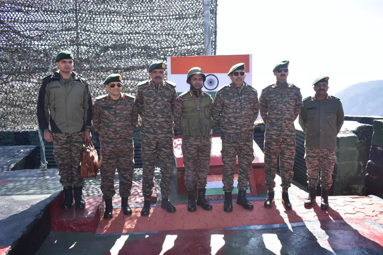 Arunachal Pradesh: Army conducts forward area tour for defence experts 
