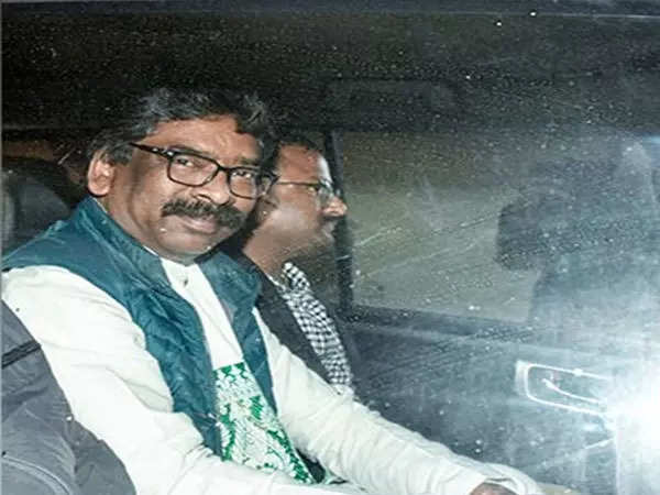Supreme Court questions Hemant Soren's bail plea after special court takes cognisance of chargesheet 