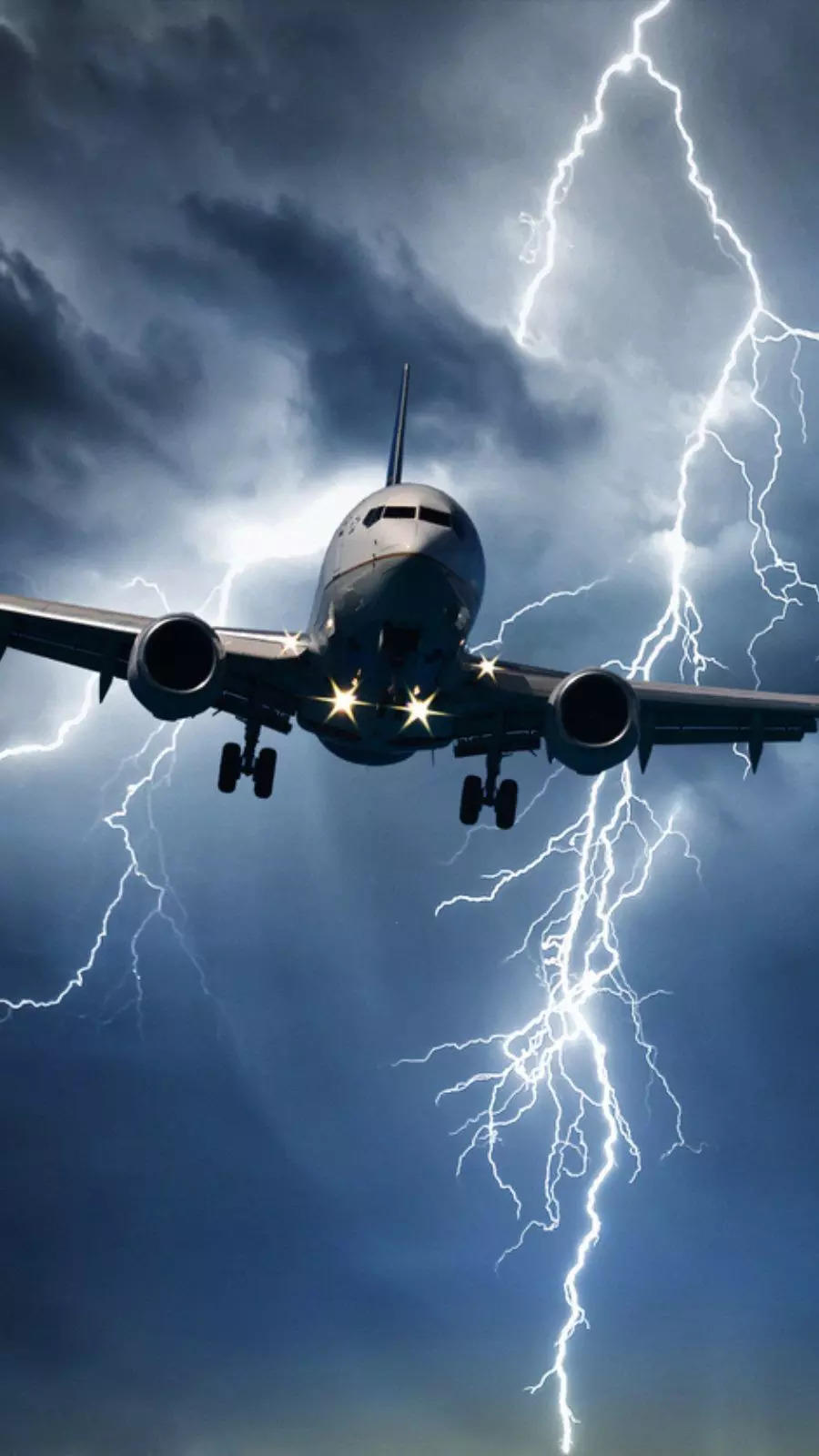 Safety tips to follow during an airplane turbulence 