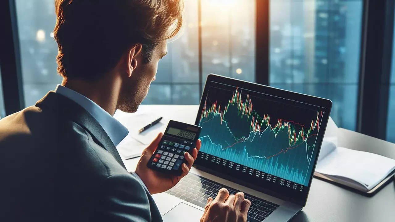 Learn with ETMarkets: How inflation impacts INR & what currency traders should do? 