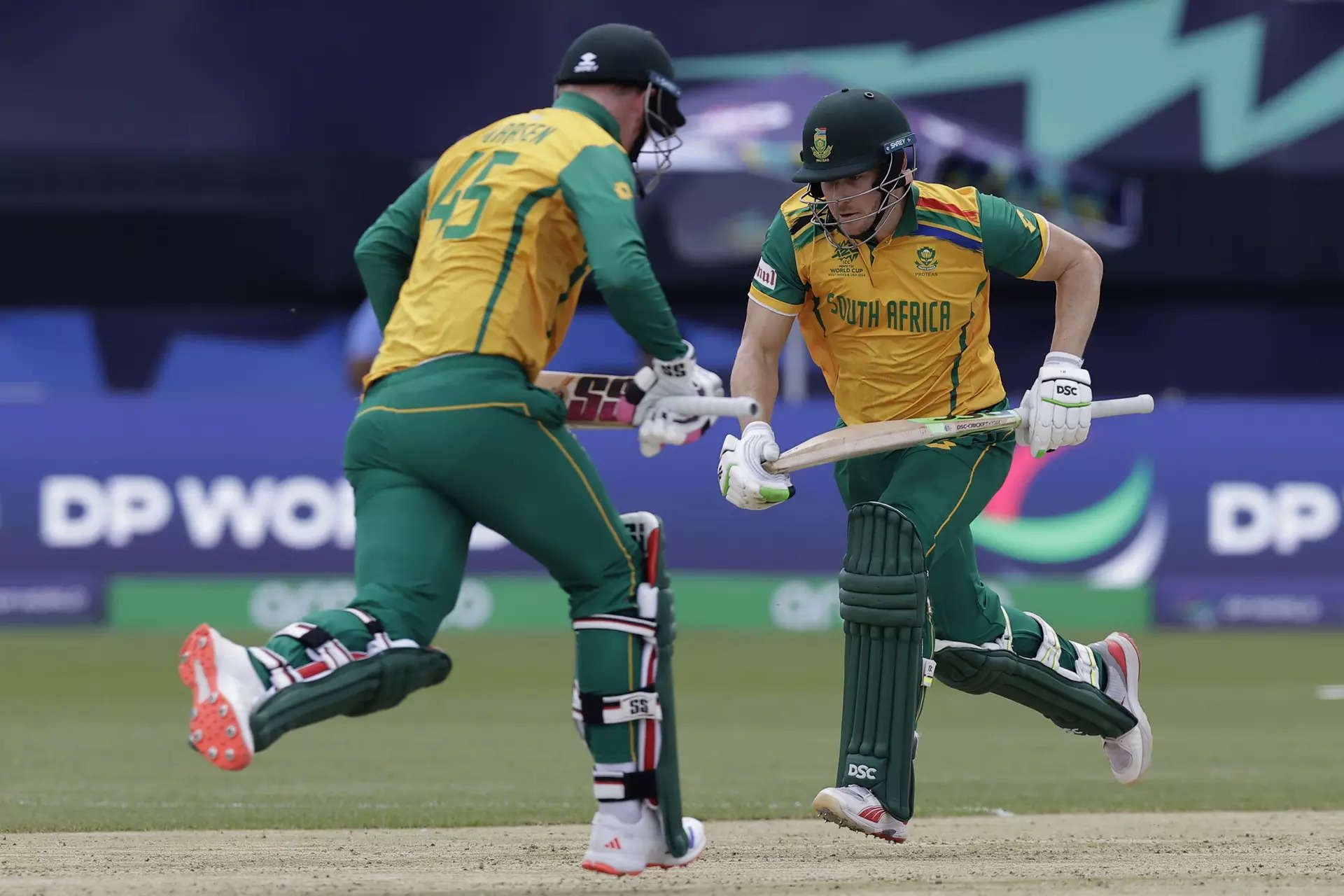 South Africa defeat Bangladesh by 4 runs 