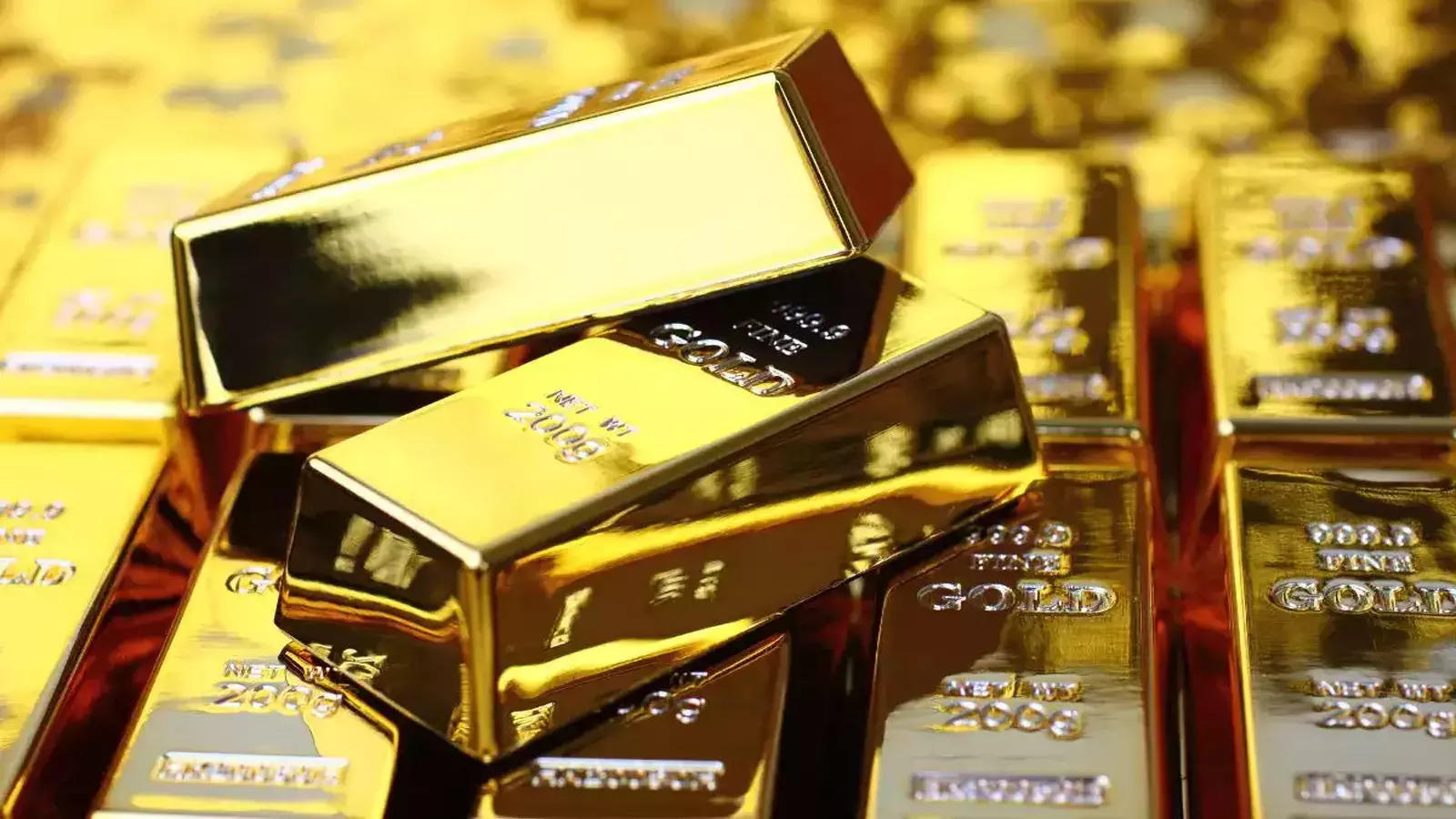 Gold slips on higher treasury yields, US Fed speakers on tap 