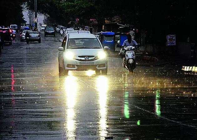 Rains lash Chennai, flight services affected 