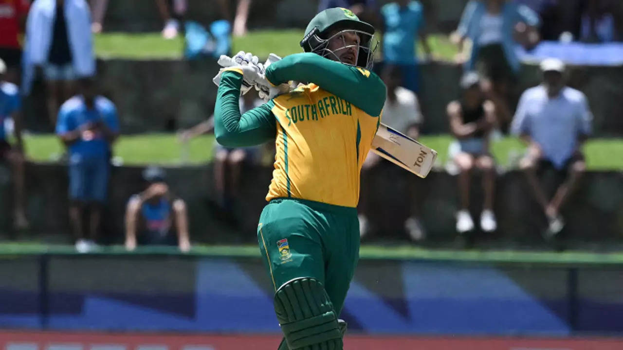 Doughty South Africa eke out seven-run win over England 