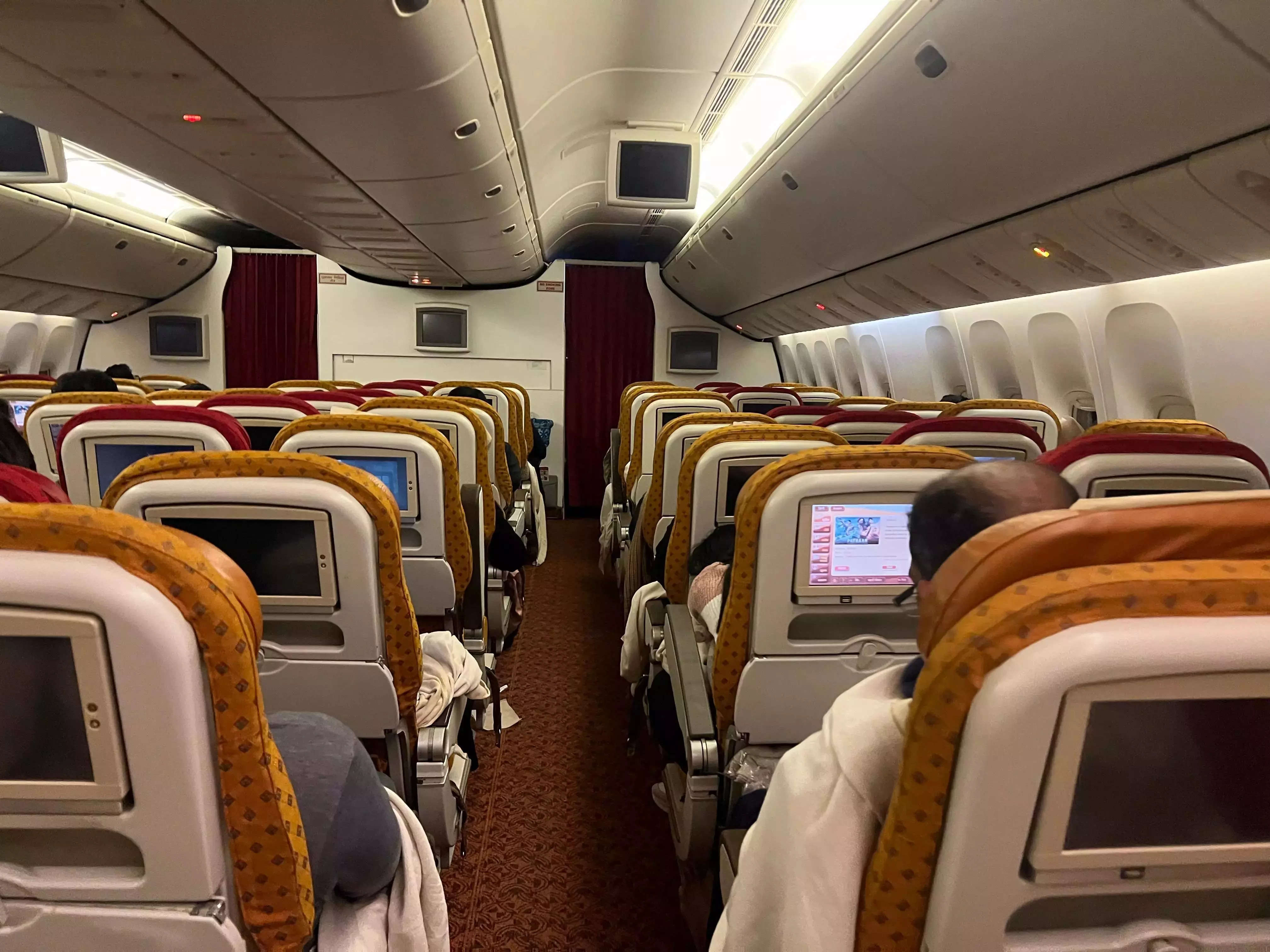 Why did this flight attendant block empty seats with a ‘barrier’? What did the netizens say? 