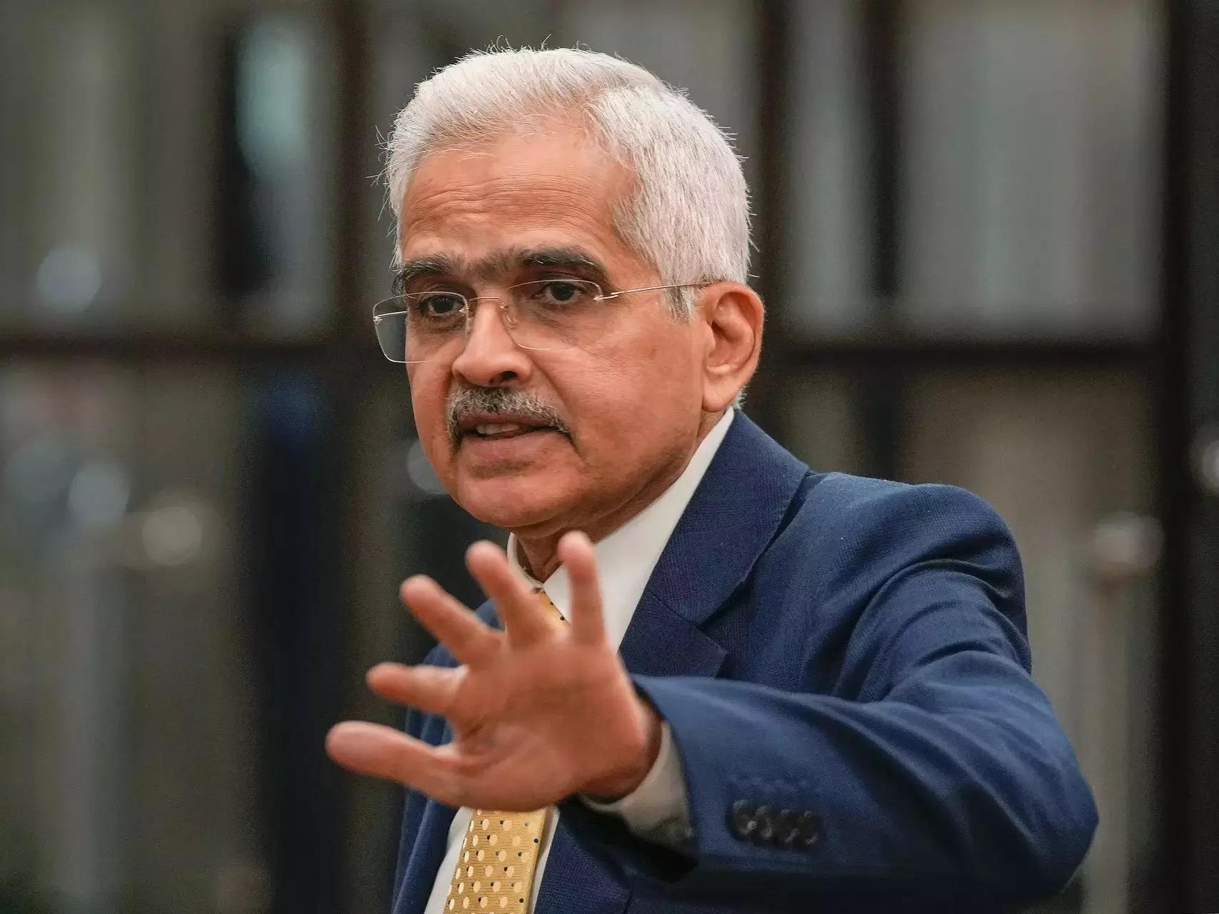 No distractions, wavering on bringing down inflation to 4% says governor Das 