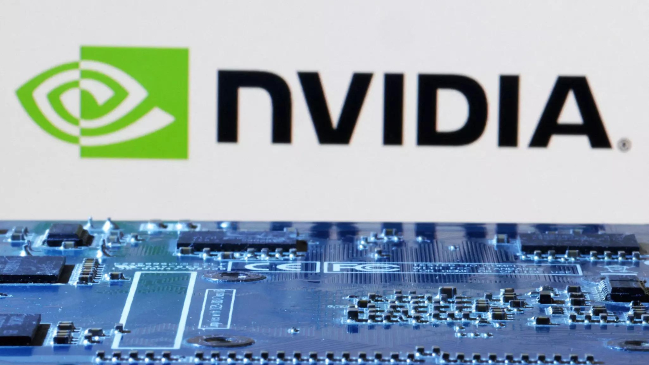 Nvidia shares surge nearly 7%, bouncing after $430 billion market slump 