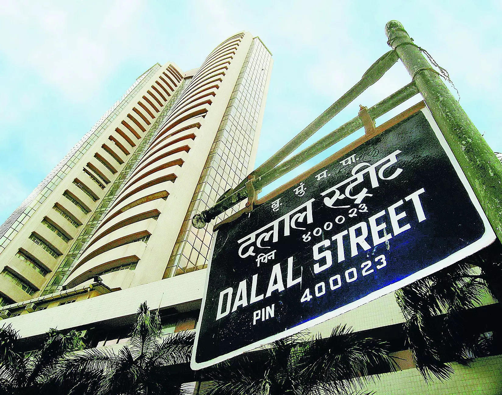 Sensex, Nifty off to a muted start; small and midcaps outperform 